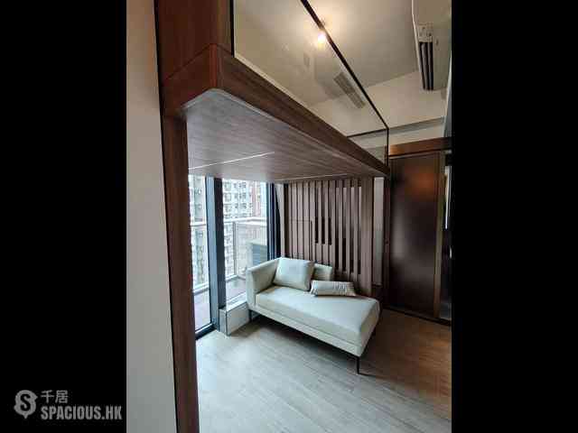 Sai Ying Pun - Des Voeux W Residence 01