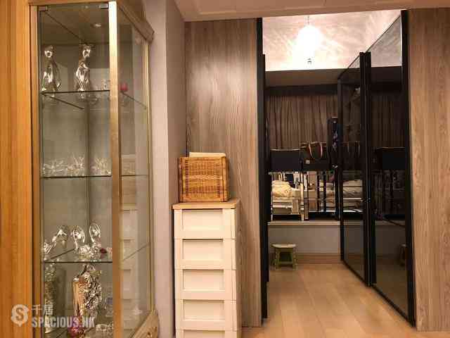 Kennedy Town - Cadogan 02