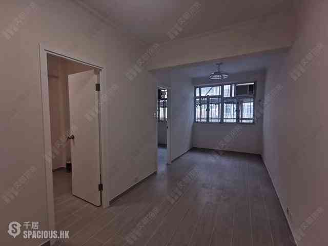 Wan Chai - Lee Wing Building 06