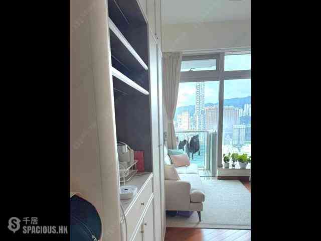 Wan Chai - The Avenue Phase 2 08