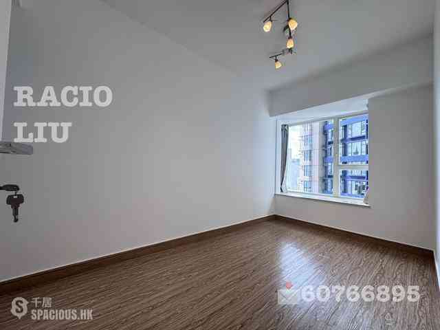 Soho - Centrestage 05
