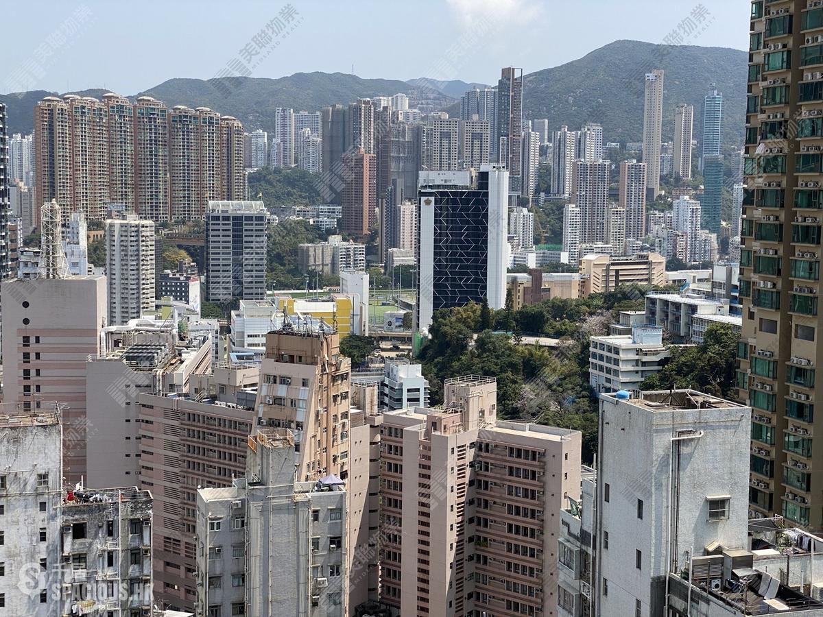Wan Chai - The Avenue 01