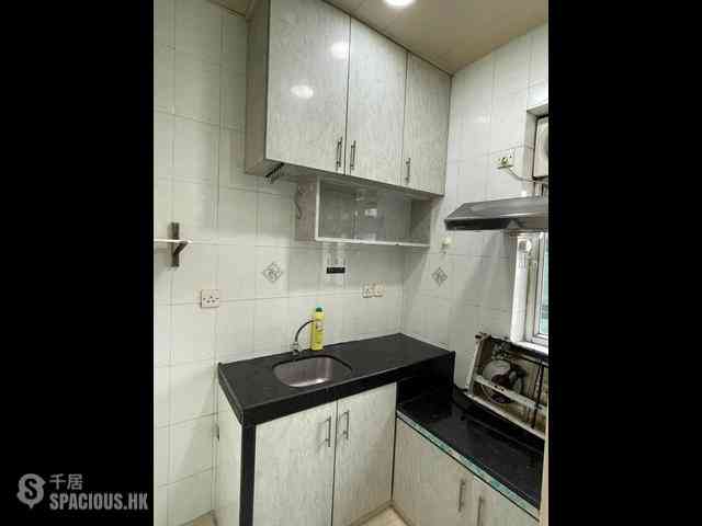 Sai Ying Pun - Lee Wah Mansion 02