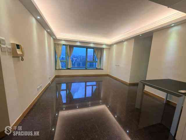 Wan Chai - Royal Court 01