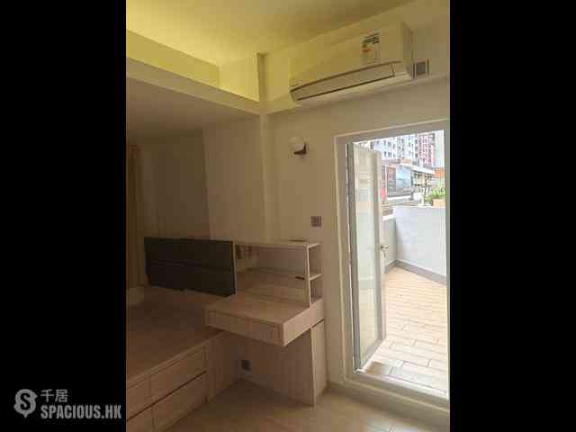 Wan Chai - Man On House 13