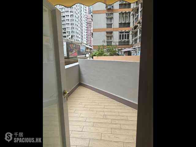 Wan Chai - Man On House 16