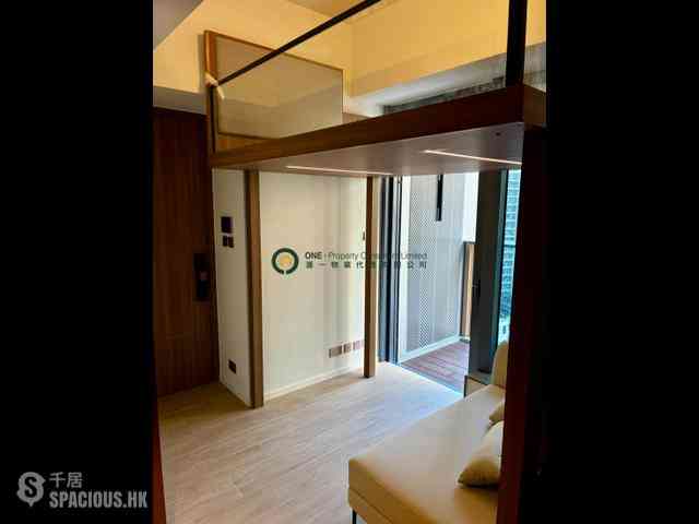 Sai Ying Pun - Des Voeux W Residence 01