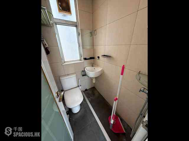 Sai Ying Pun - Tak Lee Building 02