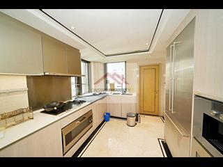 Mid Levels Central - 3, MacDonnell Road 03