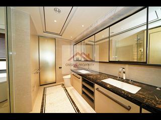Mid Levels Central - 3, MacDonnell Road 07
