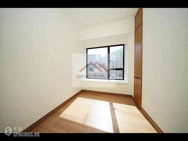 Happy Valley - The Aster (Resiglow) 04