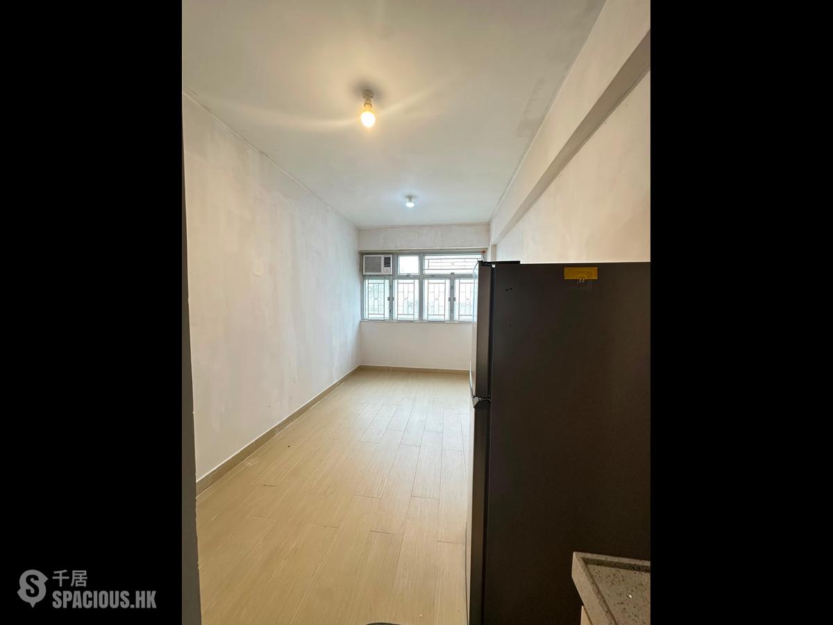 Luen Wo Hui - Fung King Building 01
