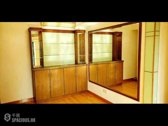 Sheung Wan - Queen's Terrace Block 1 04