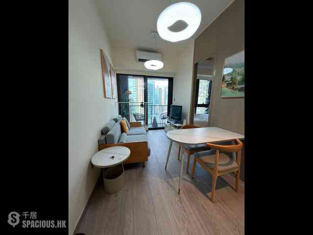Sai Ying Pun - The Queens 01