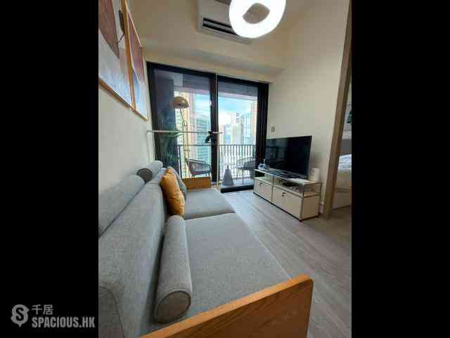 Sai Ying Pun - The Queens 02