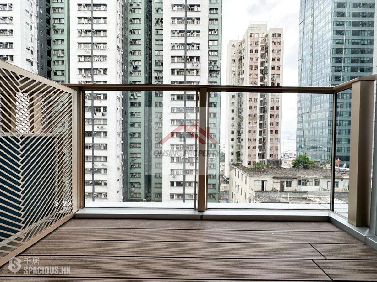 Sai Ying Pun - Des Voeux W Residence 01