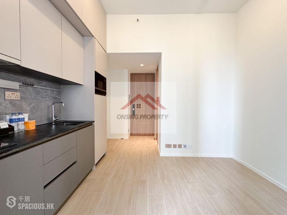 Sai Ying Pun - Des Voeux W Residence 01