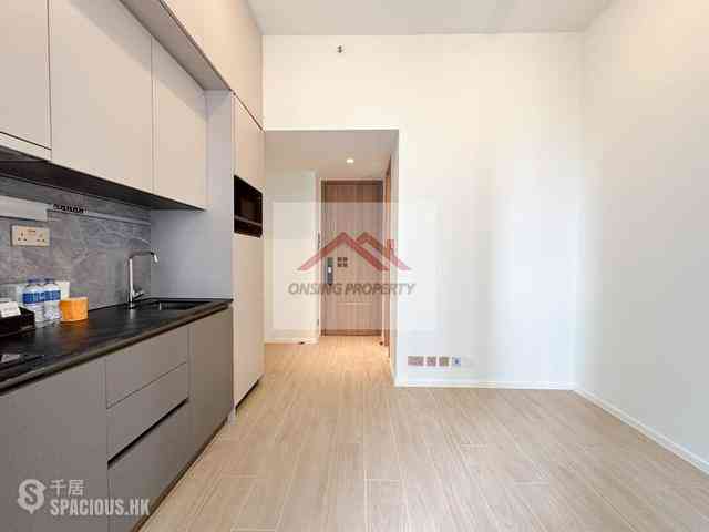 Sai Ying Pun - Des Voeux W Residence 01