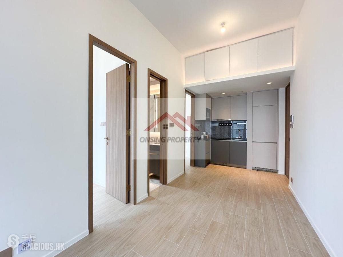 Sai Ying Pun - Des Voeux W Residence 01