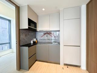 Sai Ying Pun - Des Voeux W Residence 04