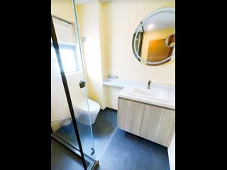 Mid Levels East - Bowen Place 13