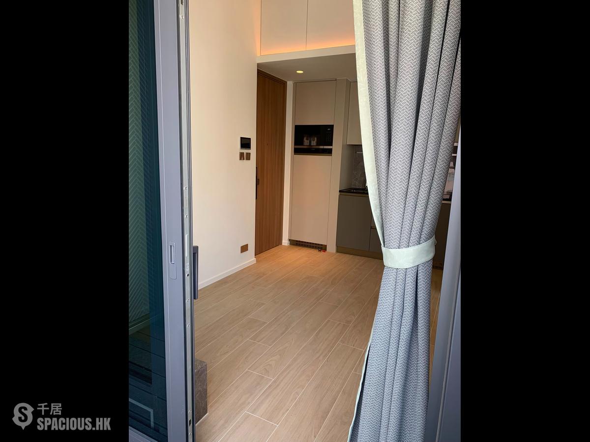 Sai Ying Pun - Des Voeux W Residence 01