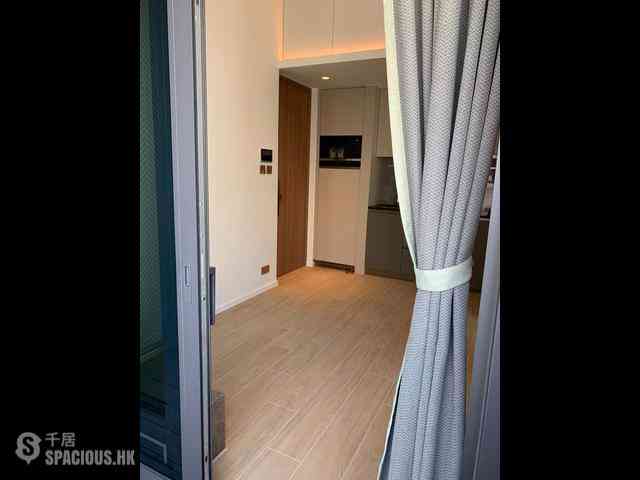 Sai Ying Pun - Des Voeux W Residence 01