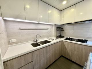 Mid Levels Central - Merry Court 09