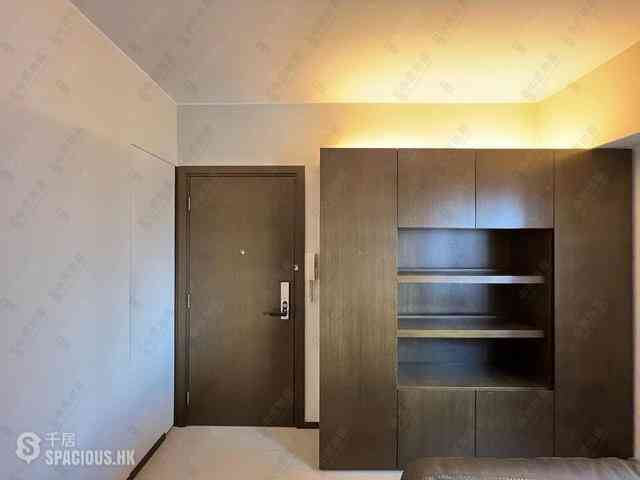 Mid Levels Central - Robinson Heights Block 1 06