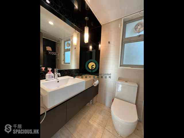 Sai Ying Pun - Centre Place 05