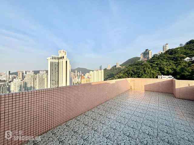 Wan Chai - Royal Court 01