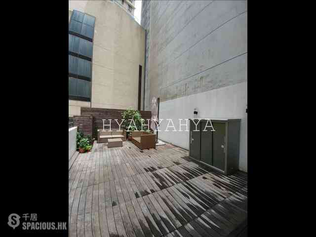 Shek Tong Tsui - King's Building 01