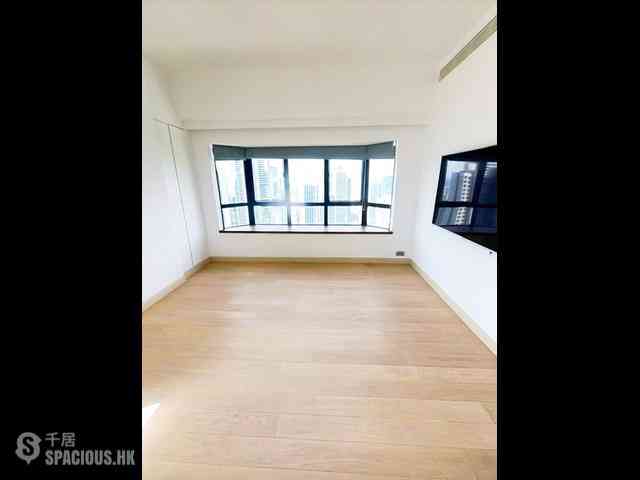 Mid Levels East - Bowen Place 05
