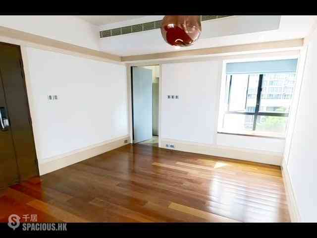 Mid Levels East - Bowen Place 07