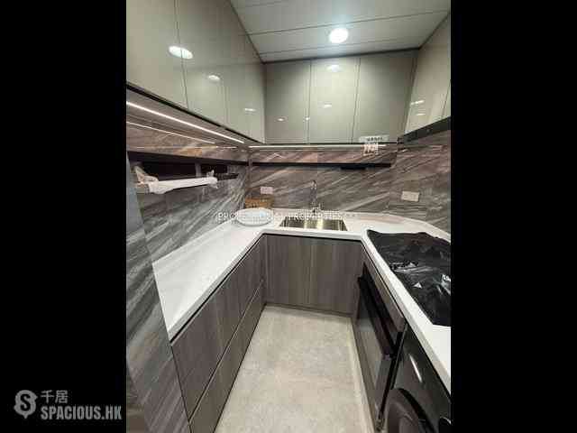 Mid Levels West - Hing Wah Mansion Block B 04