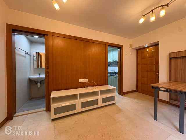 Sai Ying Pun - Yue Sun Mansion Block 1 04