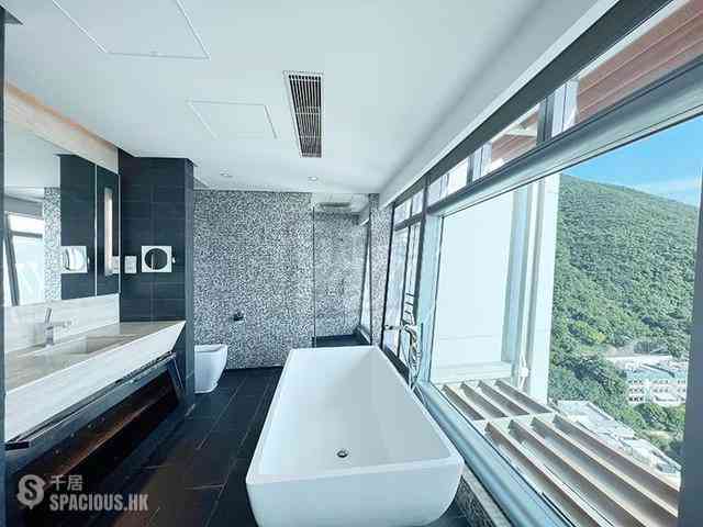 Repulse Bay - The Lily 03