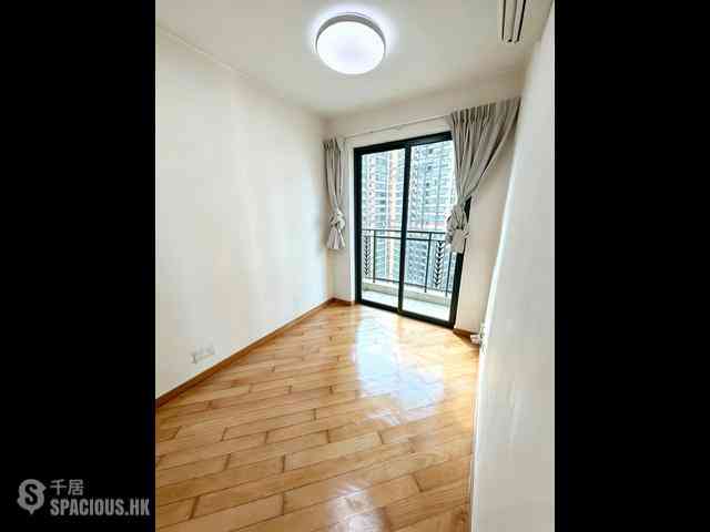 Sheung Wan - Medal Court 01