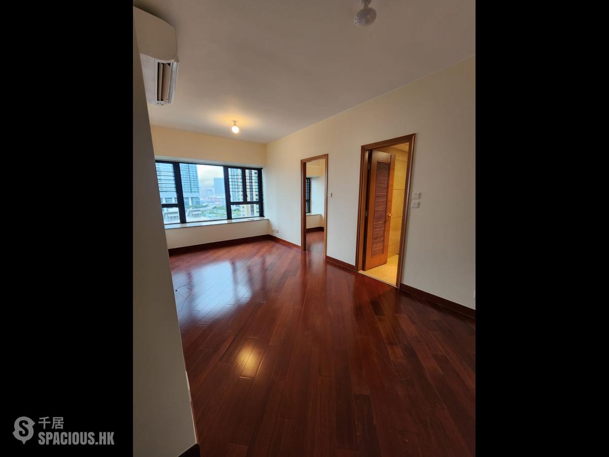 West Kowloon - The Arch Sun Tower (Block 1A) 01
