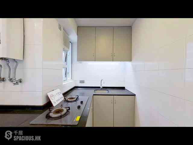 Mid Levels West - Bonanza Court 08