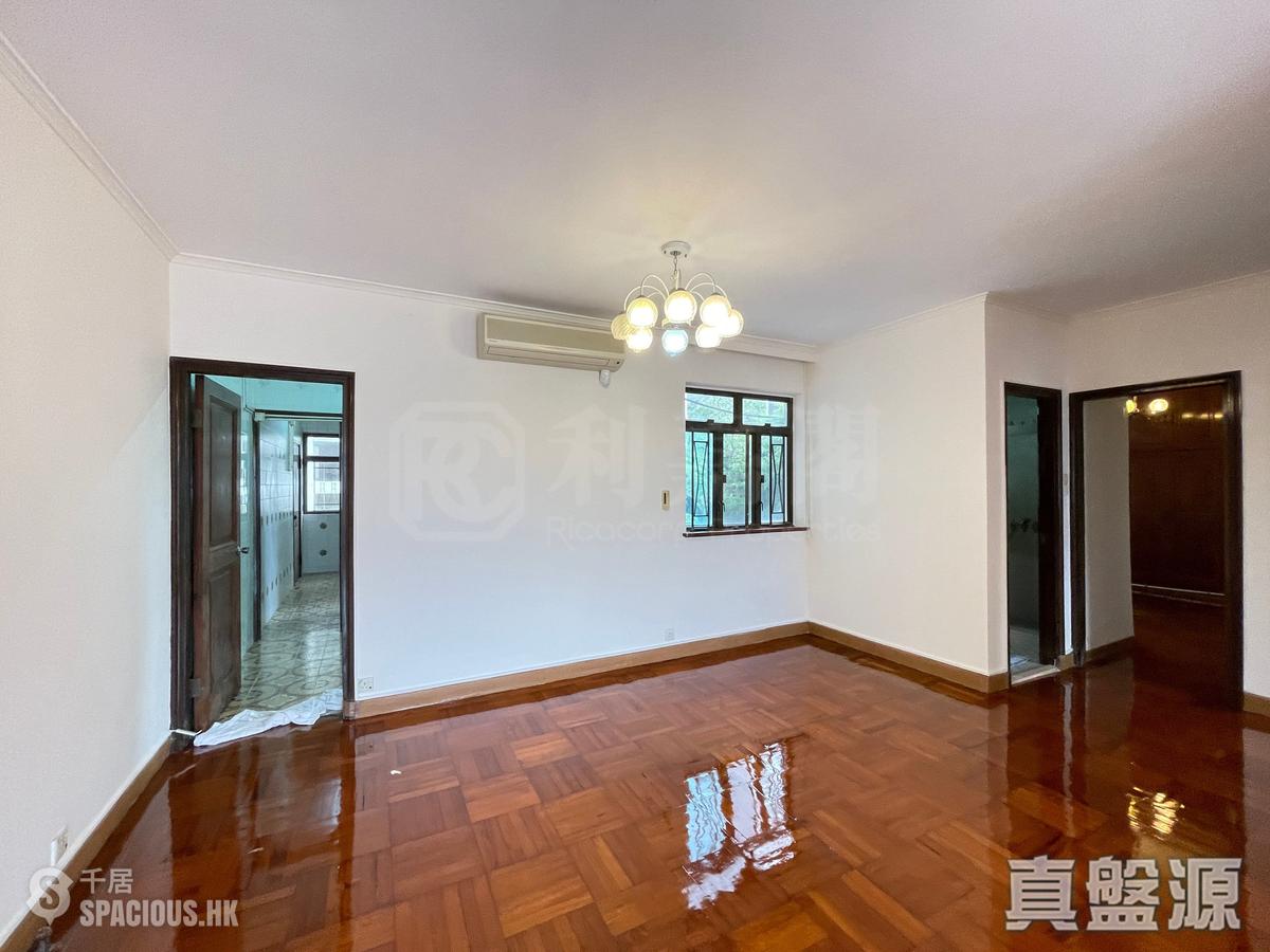 Braemar Hill - Coral Court 01