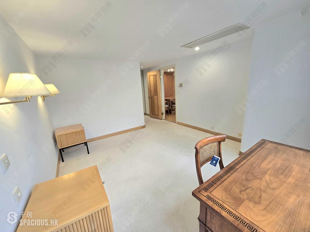 Wan Chai - Convention Plaza Apartments 01