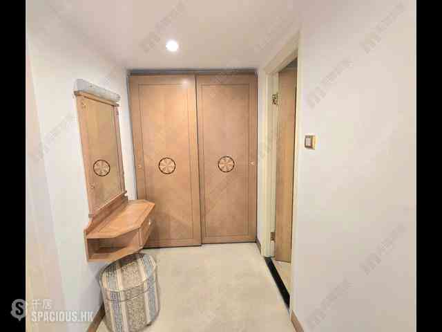 Wan Chai - Convention Plaza Apartments 05