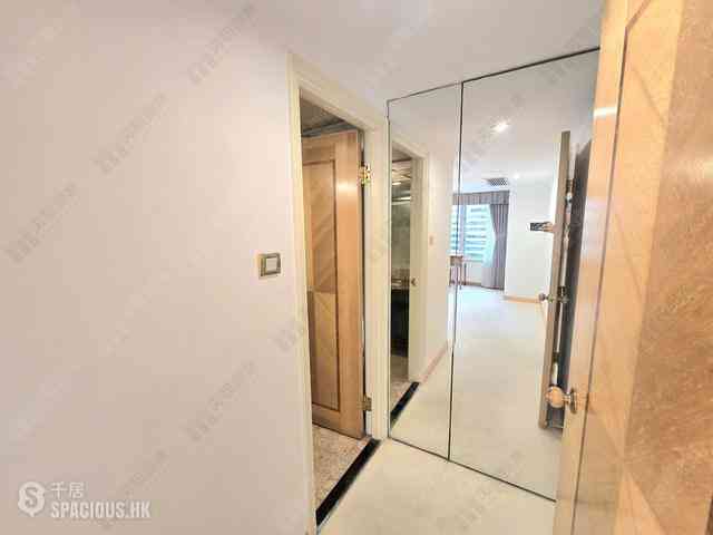 Wan Chai - Convention Plaza Apartments 17