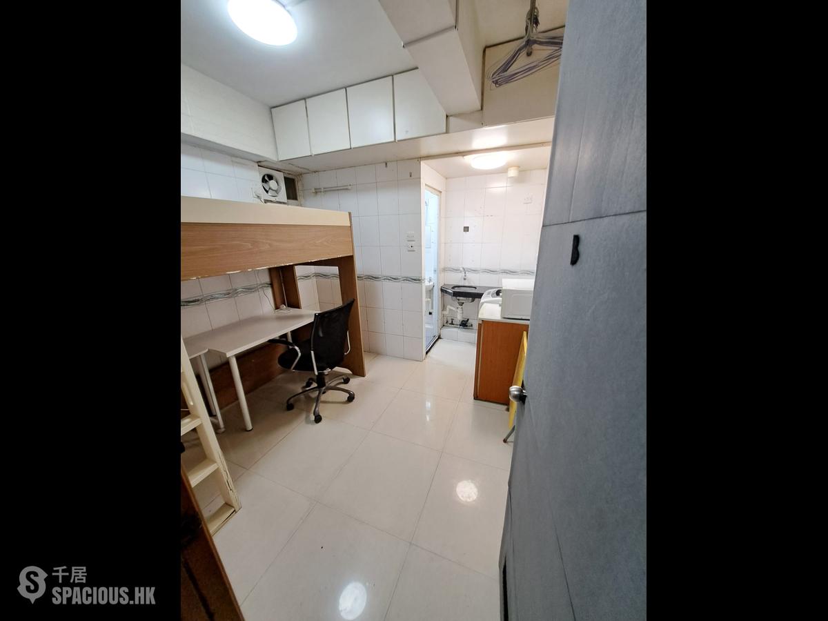 Shek Tong Tsui - Yip Cheung Building 01