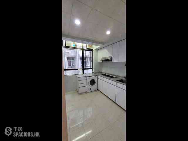 Mid Levels West - Ping On Mansion 07