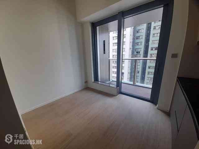 Sai Ying Pun - Des Voeux W Residence 01