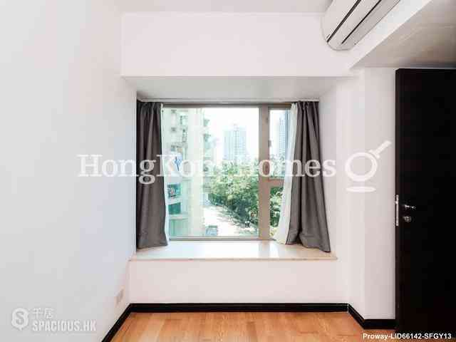 Sai Ying Pun - Centre Place 05