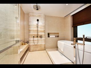 Mid Levels Central - 3, MacDonnell Road 08