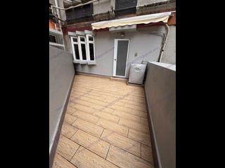 Wan Chai - Man On House 02
